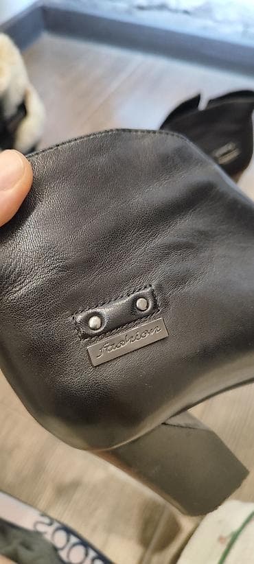 Кроссовки и спортивная обувь: Ботильоны на каблуках от бренда SPRING WAY размер 39 высота каблука 8 — 5