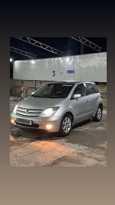 хетчбек: Toyota Ist: 2003 г., 1.5 л, Автомат, Бензин, Хэтчбэк — 2