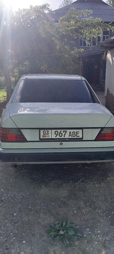 w210 2 2: Mercedes-Benz E-Class (W124), седан, белый цвет. Основные — 4