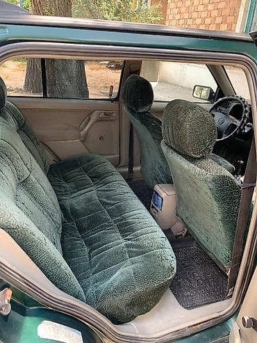 Унаа сатуу: Volkswagen Vento: 1995 г., Кол менен иштөөчү, Седан — 5