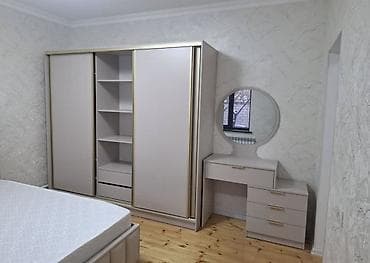 Комплект мебели для спальни в современном стиле: - Шкаф-купе с тремя