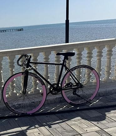 Фикс/сингл-спид шоссе в минималистичном стиле. - Рама и вилка: сталь