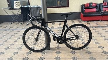Велосипеды: Фикс-байк Aventon Mataro размер рамы л лкп9/10 вилсеты нн, система — 1