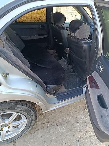 leksus 570: Седан серебристого цвета, 4 двери, правый руль. Кузов классической — 9