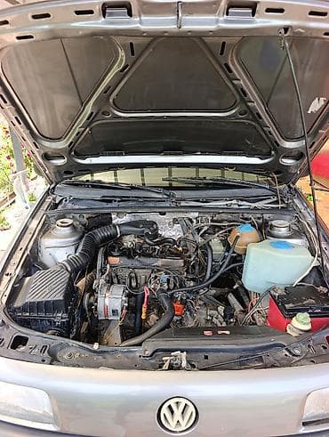 авто пароги: Volkswagen Passat: 1990 г., Универсал — 10