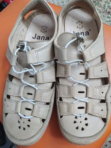 Продаючистая кожа,носила один раз,размер не подошёл, очень