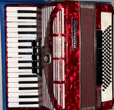 ремень на аккордеон: Аккордеон Weltmeister (ГДР), красный перламутровый корпус. - — 1