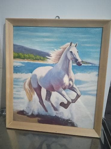 Постельное белье: Картины маслом на холсте в деревянных рамах. Сюжеты: - «Лебеди»: пара — 2