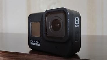 honor 8c: 1. GoPro HERO 8 Black. Плюс запасная батарейка и силиконовый защитный — 1