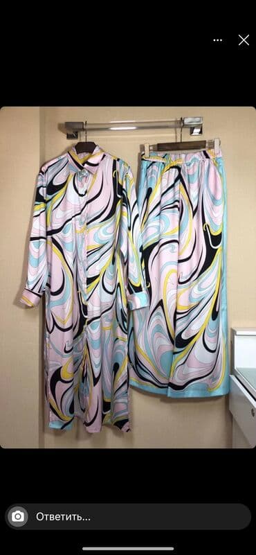 Шикарный костюм,новый! Люкс качество. Покупала за 6500,отдам за 3000