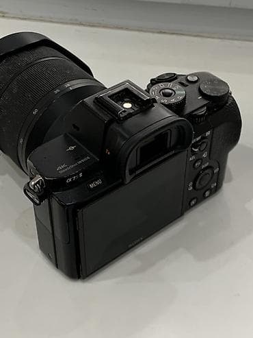 Полноформатная беззеркальная камера Sony α7S II с объективом FE 28–70