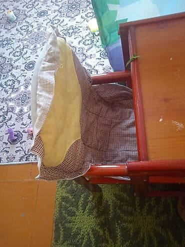 Продам столик для кормления и как парту