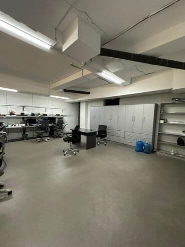 коммерческая недвижимость ош: Продаю Офис 384 м², С ремонтом, Без мебели, Многоэтажное здание, Цокольный этаж этаж — 8