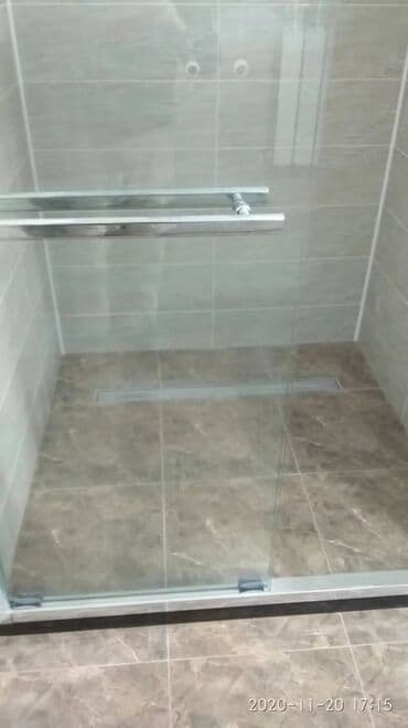 зеркало в душ: Ванная комната с отделкой и сантехникой. - Стандартная акриловая — 5