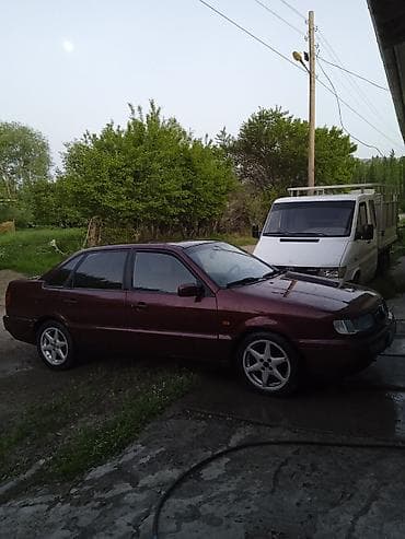 Volkswagen Passat: 1993 г., 1.8 л, Механика, Бензин, Седан