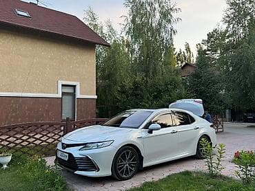 Toyota Camry: 2022 г., 2.5 л, Вариатор, Гибрид, Седан