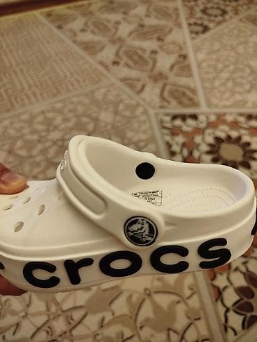 Балдардын кийим-кечелери жана бут кийимдери: Детские сабо Crocs Classic Clog, белые - Бренд: Crocs (логотип и — 2