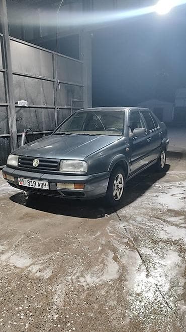 Транспорт: Volkswagen Vento: 1993 г., 1.8 л, Механика, Бензин, Седан — 2