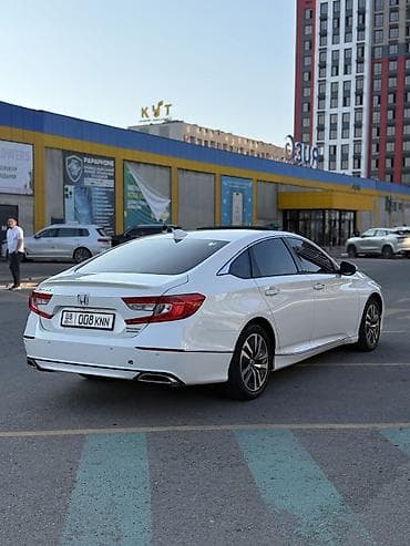 Honda Accord: 2019 г., 2 л, Вариатор, Гибрид, Седан — 8