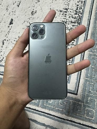 pixel 4a: Apple iPhone Pro в тёмно-зелёном цвете. Смартфон с большим — 2