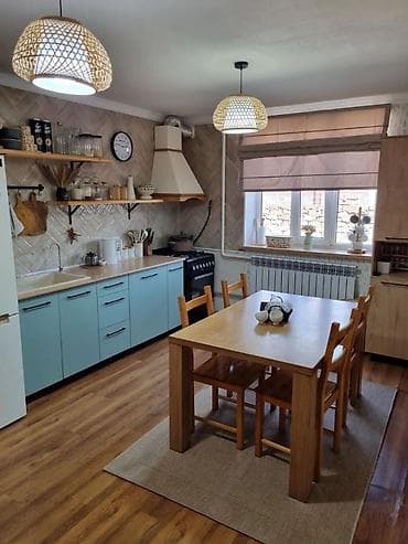 Үйлөр: 🏙️ Продаётся: дом (5 комнат) — 110 м² (участок 4 сотки) 📍 Локация: мкр — 2