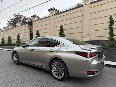 Lexus ES: 2019 г., Гибрид, Седан — 2
