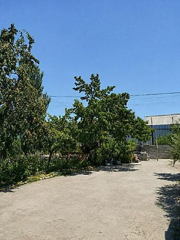 Кыймылсыз мүлк: Продаётся просторный дом с большим участком в городе Каракол Адрес — 7