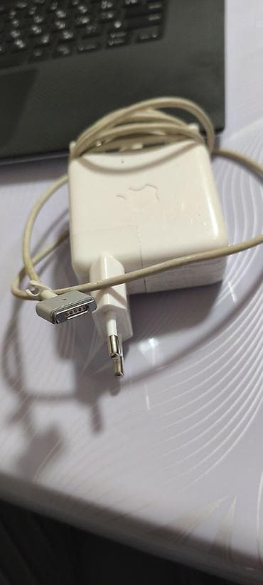 Зарядное устройство для MacBook с магнитным разъёмом MagSafe