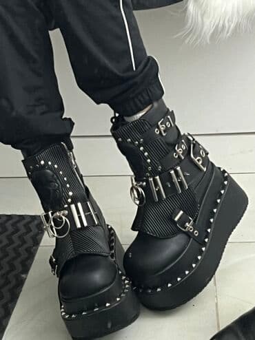 Новые зимние ботинки Абсолютно новые зимние ботинки, размер 40