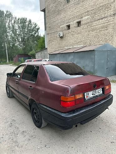 Унаа сатуу: Volkswagen Vento: 1993 г., 1.8 л, Кол менен иштөөчү, Бензин, Седан — 4