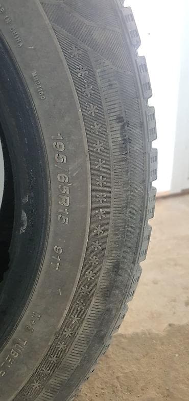 Продам пару зимных шин, размеры: 195/65R15.Состояния 10/10
