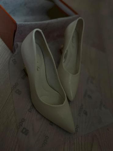 ролик кроссовка: Туфли, 37, Yves Saint Laurent, Новый, цвет - Бежевый — 1