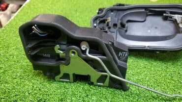 e91: Оригинальный б/у замок задней правой двери в сборе с кронштейнручки — 6