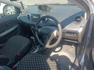 Toyota Ist: 2003 г., Автомат, Бензин, Хэтчбэк — 4