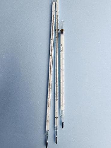 Набор стеклянных ареометров (спиртомеров) с термометрами -