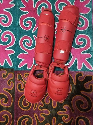 спорт товар: Комплект экипировки для каратэ (WKF approved) Состав: - Красные — 1