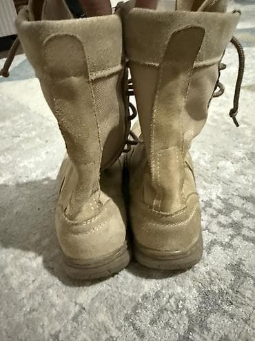 горный ботинки: Универсальные ботинки бежевого цвета на шнуровке. Модель сочетает — 4