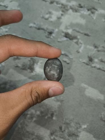 Гладкий декоративный камень-галечка овальной формы. - Цвет: серый с