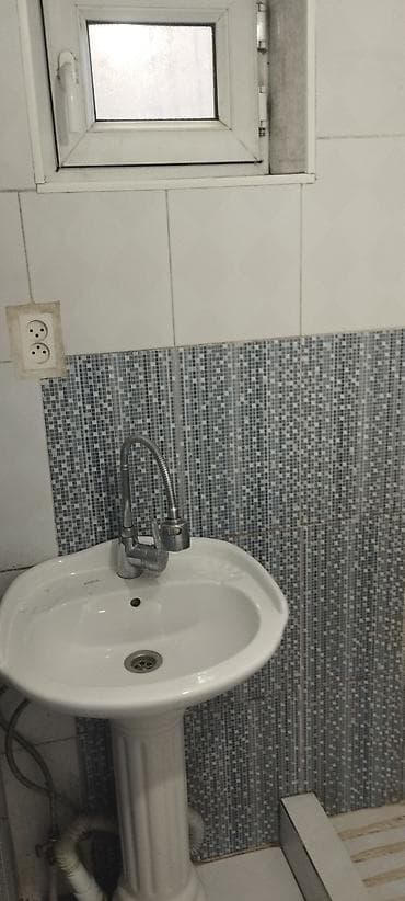 продаю коттедж лазурный берег: Квартира сдаю 1ком, кухня санузел ыссык суу, муздак суу,туалет душ — 2