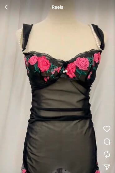 белая ночная сорочка: Полупрозрачная сорочка/бэби-долл из черной тюлевой сетки с корсетным — 1