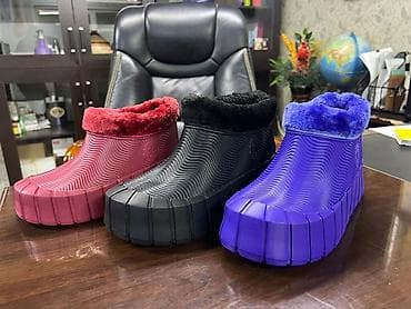 Галоши оптом 150сом( 50шт жогору)
розница 180сом 
в наличии 50шт