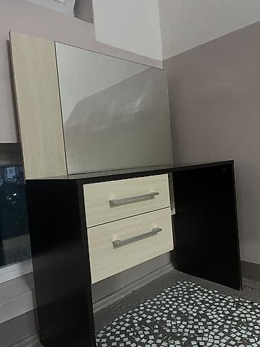 Туалетный столик, Б/у, С зеркалом, цвет - Коричневый, ЛДСП