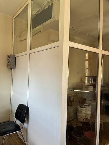 Жабуулар, бөлгүчтөр: Разборная офисная перегородка/кабинет из ПВХ-профиля и стекла - — 4