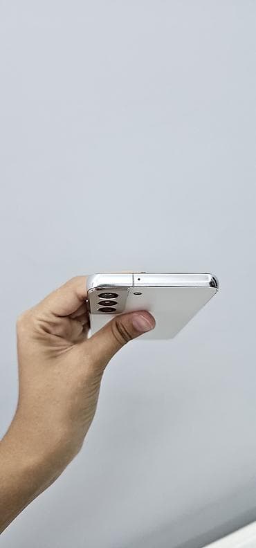 galaxy z flip3 5g цена: Смартфон Samsung Galaxy S22 (белый) — 4