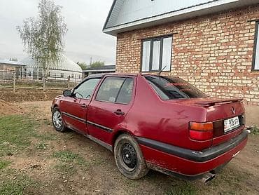 Volkswagen Vento: 1993 г., 1.8 л, Механика, Бензин, Седан — 3