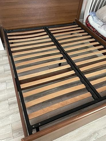 кровать двухместная: Двуспальная кровать, Каркас без матраса, длина - 200 см — 1