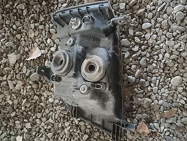 мир света: Передняя правая фара Toyota Оригинал — 2