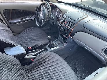Nissan Almera: 2002 г., 1.5 л, Механика, Бензин, Хэтчбэк — 6