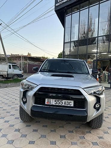Toyota 4Runner: 2018 г., 0.4 л, Автомат, Бензин, Внедорожник