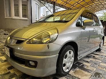 Honda Fit: 2005 г., 1.3 л, Автомат, Бензин, Хэтчбэк — 4